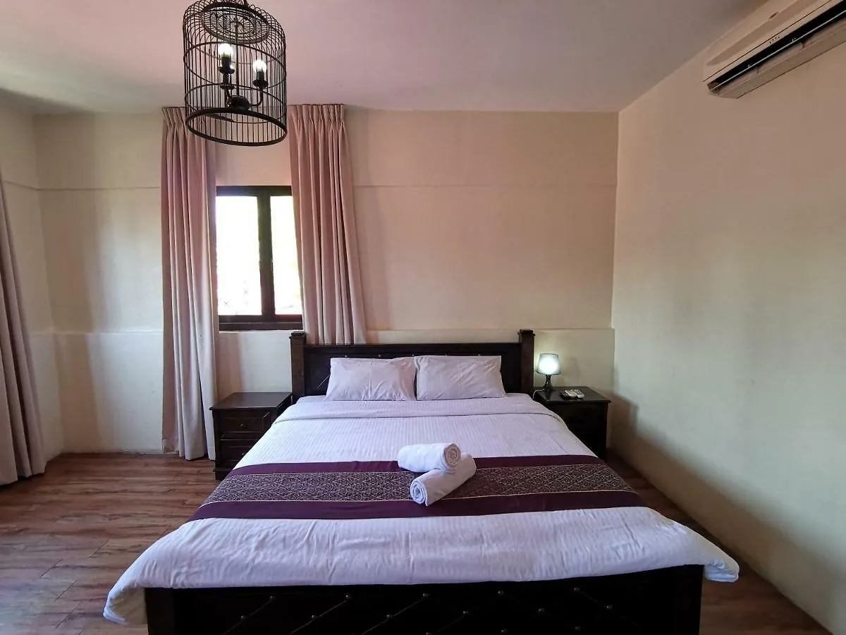 Отель 8 Boutique By The Sea Tanjung Tokong 2*,