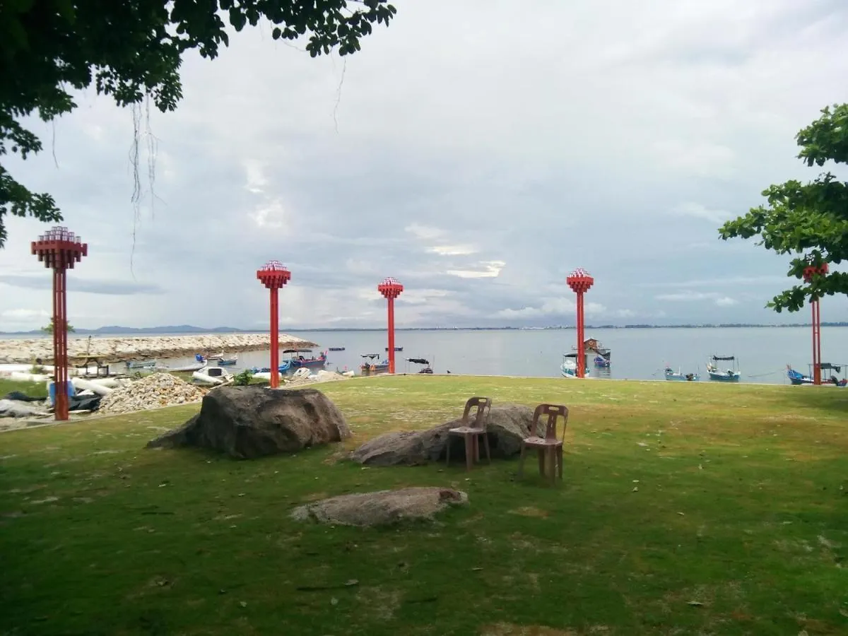 Отель 8 Boutique By The Sea Tanjung Tokong Малайзия